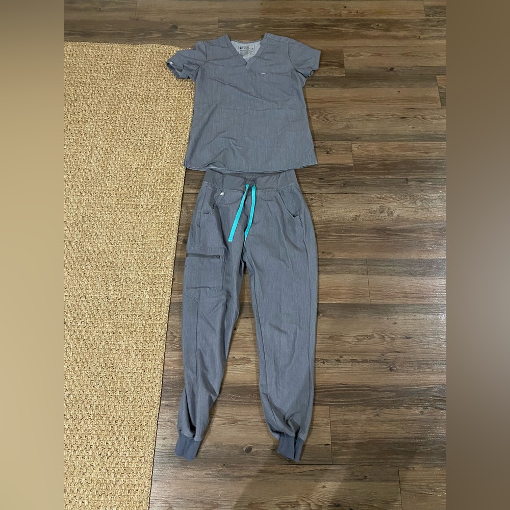 Gray Figs Scrub Set - Technical Collection